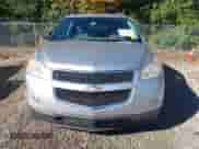 2011 Chevrolet Traverse LS z VIN 1GNKREEDXBJ157790, wystawiony jako IAAI lot #43457734 z przebiegiem 155 068 mil mil oraz . Historia ofert i sprzedaży dostępna na DreamBid. Obrazek 12.