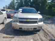2013 Chevrolet Tahoe LTZ z VIN 1GNSKCE0XDR315541, wystawiony jako IAAI lot #43013892 z przebiegiem 258 862 mil mil oraz . Historia ofert i sprzedaży dostępna na DreamBid. Obrazek 12.