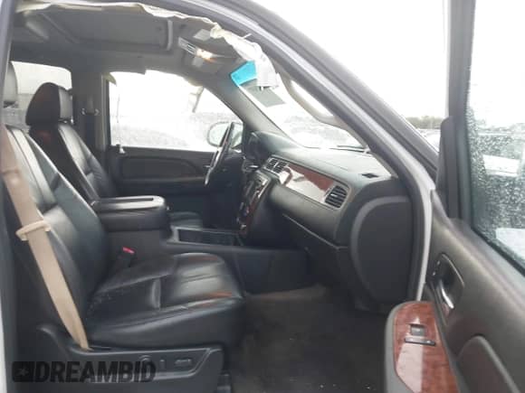 2008 Chevrolet Tahoe 1LT z VIN 1GNFC13078R218003, wystawiony jako IAAI lot #42613657 z przebiegiem 209 407 mil mil oraz . Historia ofert i sprzedaży dostępna na DreamBid. Obrazek 5.