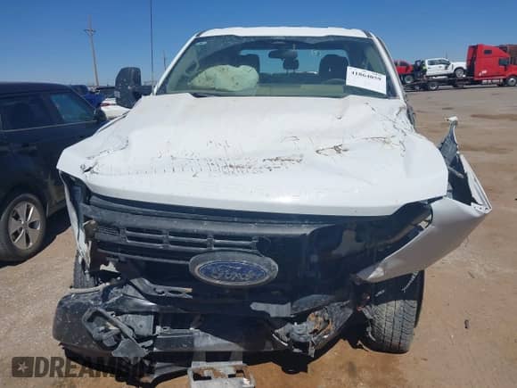 2024 Ford F-250 XL z VIN 1FT7W2BA6REC52771, wystawiony jako IAAI lot #41864059 z przebiegiem 29 652 mil mil oraz . Historia ofert i sprzedaży dostępna na DreamBid. Obrazek 13.