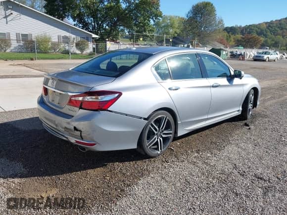 2017 Honda Accord Touring with VIN 1HGCR3F91HA041612, listed as a IAAI auction lot 43436214 with 98,518 mi miles and . Bid and sale history available at DreamBid. Image 4.