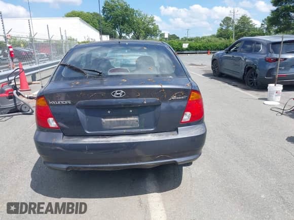 2005 Hyundai Accent GLS z VIN KMHCG35C35U366124, wystawiony jako IAAI lot #42552097 z przebiegiem 205 776 mil mil oraz . Historia ofert i sprzedaży dostępna na DreamBid. Obrazek 15.