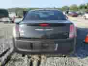 2013 Chrysler 300 C John Varvatos Limited Edition z VIN 2C3CCADG7DH741429, wystawiony jako Copart lot #68953515 z przebiegiem 70 062 mil mil oraz Szkoda całkowita • Salvage title. Historia ofert i sprzedaży dostępna na DreamBid. Obrazek 6.