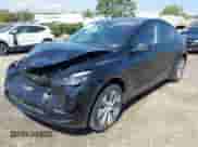 2023 Tesla Model Y Long Range z VIN 7SAYGDEE0PA201841, wystawiony jako IAAI lot #43158634 z przebiegiem 10 356 mil mil oraz . Historia ofert i sprzedaży dostępna na DreamBid. Obrazek 2.