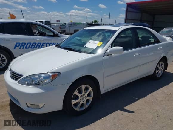 2005 Toyota Camry LE с VIN 4T1BF32K25U090559, выставлен на аукционе IAAI как лот 42338647 с пробегом 57 231 миль миль и . История ставок и продаж доступна на DreamBid. Изображение 17.