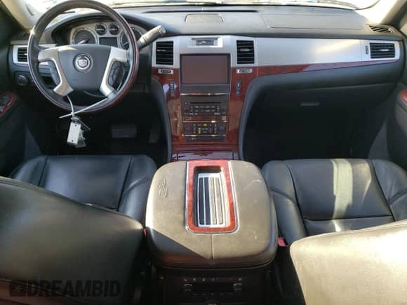 2013 Cadillac Escalade Luxury с VIN 1GYS3BEFXDR353575, выставлен на аукционе Copart как лот 87376045 с пробегом 154 299 миль миль и Списание • Salvage title. История ставок и продаж доступна на DreamBid. Изображение 8.