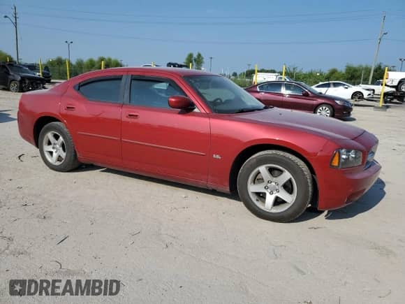 2010 Dodge Charger SXT z VIN 2B3CA3CVXAH107896, wystawiony jako Copart lot #68970235 z przebiegiem 197 785 mil mil oraz Szkoda całkowita • Salvage title. Historia ofert i sprzedaży dostępna na DreamBid. Obrazek 4.