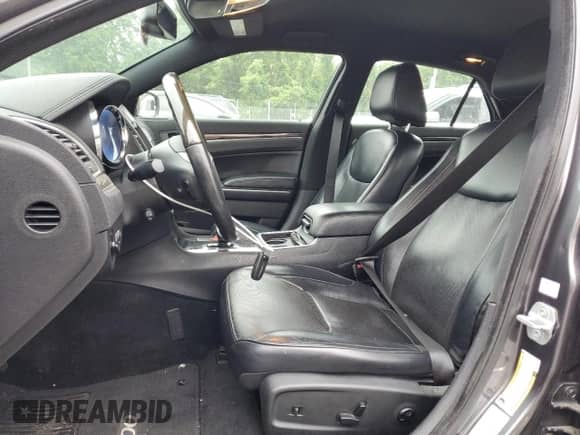 2013 Chrysler 300 C с VIN 2C3CCAKG5DH683064, выставлен на аукционе Copart как лот 61849525 с пробегом 114 692 миль миль и Списание • Salvage title. История ставок и продаж доступна на DreamBid. Изображение 7.