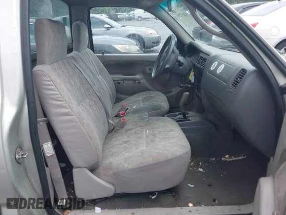 2001 Toyota Tacoma z VIN 5TENL42N41Z795150, wystawiony jako IAAI lot #42657291 z przebiegiem 288 053 mil mil oraz . Historia ofert i sprzedaży dostępna na DreamBid. Obrazek 5.