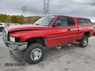 1999 Dodge 2500 z VIN 3B7KF2369XG110957, wystawiony jako Copart lot #82387765 z przebiegiem 221 505 mil mil oraz Szkoda całkowita • Salvage title. Historia ofert i sprzedaży dostępna na DreamBid. Obrazek 1.