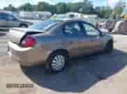 2000 Dodge Neon Highline z VIN 1B3ES46C7YD857818, wystawiony jako IAAI lot #43011751 z przebiegiem 198 792 mil mil oraz . Historia ofert i sprzedaży dostępna na DreamBid. Obrazek 4.