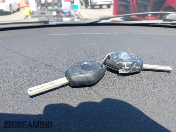 2005 BMW Z4 3.0i с VIN 4USBT53525LU09931, выставлен на аукционе IAAI как лот 42011285 с пробегом 194 146 миль миль и . История ставок и продаж доступна на DreamBid. Изображение 11.