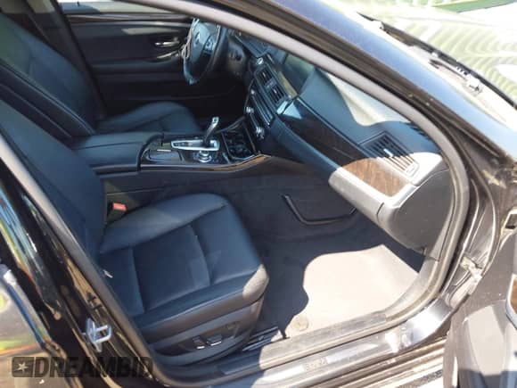 2013 BMW 5 Series 528i xDrive z VIN WBAXH5C50DD114488, wystawiony jako IAAI lot #42934634 z przebiegiem 103 848 mil mil oraz . Historia ofert i sprzedaży dostępna na DreamBid. Obrazek 5.