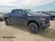 2024 Chevrolet Silverado 1500 Custom Trail Boss z VIN 3GCUDCE86RG359836, wystawiony jako Copart lot #60419635 z przebiegiem Nie podano mil oraz Szkoda całkowita • Salvage title. Historia ofert i sprzedaży dostępna na DreamBid. Obrazek 4.