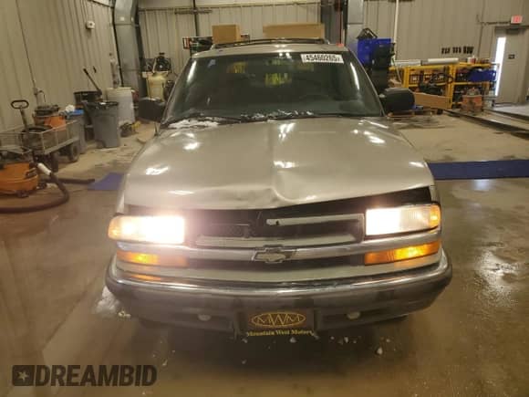 2001 Chevrolet Blazer LS z VIN 1GNCT18WX1K102325, wystawiony jako Copart lot #45460265 z przebiegiem 190 351 mil mil oraz Czysty tytuł • Clean title. Historia ofert i sprzedaży dostępna na DreamBid. Obrazek 5.