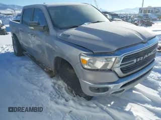 2019 Ram 1500 Big Horn z VIN 1C6SRFFT4KN806231, wystawiony jako IAAI lot #41568393 z przebiegiem 104 381 mil mil oraz . Historia ofert i sprzedaży dostępna na DreamBid. Obrazek 1.