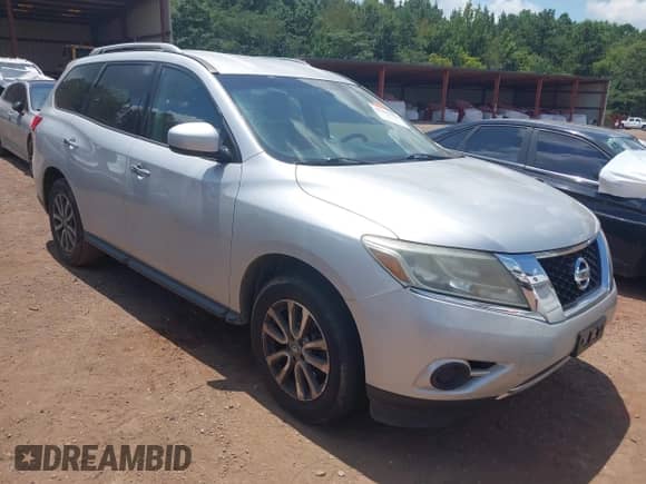 2013 Nissan Pathfinder SL with VIN 5N1AR2MN3DC679595, listed as a IAAI auction lot 42903358 with 24,812 mi miles and . Bid and sale history available at DreamBid. Image 1.