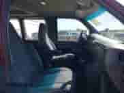 2002 Chevrolet Express с VIN 1GAHG39R121187336, выставлен на аукционе IAAI как лот 41884194 с пробегом 58 239 миль миль и . История ставок и продаж доступна на DreamBid. Изображение 5.