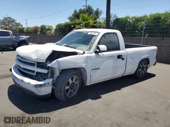 2000 Chevrolet Silverado 1500 z VIN 1GCEC14V6YZ355447, wystawiony jako Copart lot #63697045 z przebiegiem Nie podano mil oraz Szkoda całkowita • Salvage title. Historia ofert i sprzedaży dostępna na DreamBid. Obrazek 1.