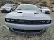 2020 Dodge Challenger SXT z VIN 2C3CDZGG5LH190004, wystawiony jako Copart lot #49739205 z przebiegiem 39 256 mil mil oraz Szkoda całkowita • Salvage title. Historia ofert i sprzedaży dostępna na DreamBid. Obrazek 5.