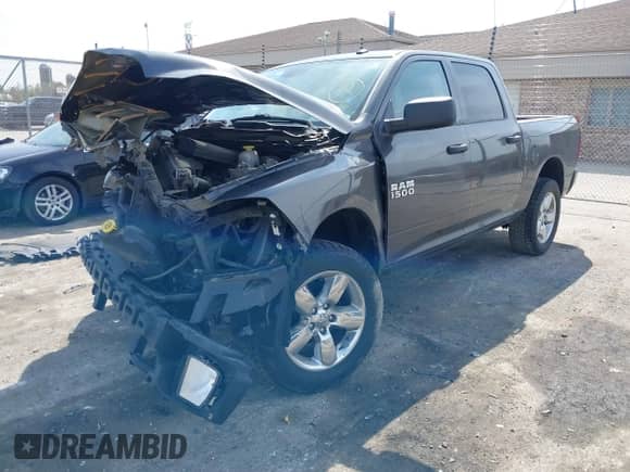 2018 Ram 1500 Express z VIN 3C6RR7KG1JG238637, wystawiony jako IAAI lot #42215424 z przebiegiem 85 769 mil mil oraz . Historia ofert i sprzedaży dostępna na DreamBid. Obrazek 2.