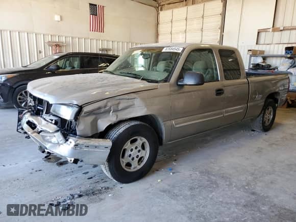 2003 Chevrolet Silverado 1500 LS с VIN 2GCEC19T731136800, выставлен на аукционе Copart как лот 82684545 с пробегом 247 988 миль миль и Списание • Salvage title. История ставок и продаж доступна на DreamBid. Изображение 1.