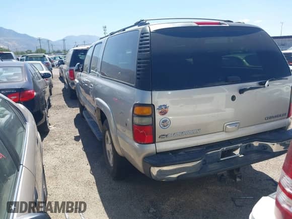 2005 Chevrolet Suburban Z71 z VIN 3GNFK16Z25G289392, wystawiony jako IAAI lot #42969349 z przebiegiem 211 961 mil mil oraz . Historia ofert i sprzedaży dostępna na DreamBid. Obrazek 3.
