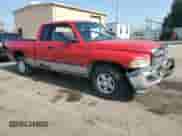 1998 Dodge 1500 z VIN 1B7HC13Y7WJ203102, wystawiony jako Copart lot #67620035 z przebiegiem 270 254 mil mil oraz Szkoda całkowita • Salvage title. Historia ofert i sprzedaży dostępna na DreamBid. Obrazek 4.