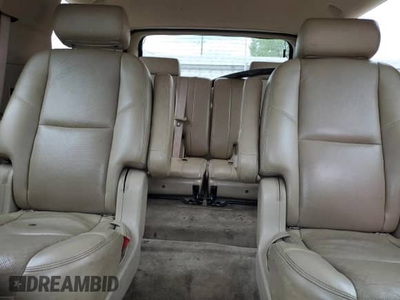 2010 Chevrolet Tahoe LTZ z VIN 1GNUCCE01AR291454, wystawiony jako Copart lot #67564625 z przebiegiem 250 261 mil mil oraz Szkoda całkowita • Salvage title. Historia ofert i sprzedaży dostępna na DreamBid. Obrazek 10.