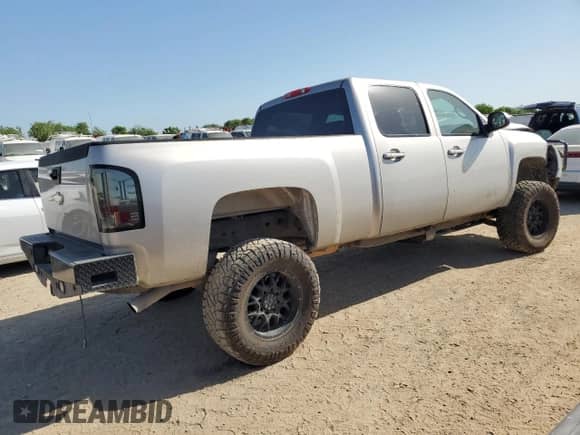 2009 Chevrolet Silverado 2500HD LTZ z VIN 1GCHK63K49F130838, wystawiony jako Copart lot #52771745 z przebiegiem 229 597 mil mil oraz Szkoda całkowita • Salvage title. Historia ofert i sprzedaży dostępna na DreamBid. Obrazek 3.