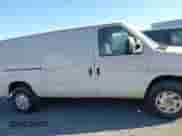 2010 Ford Econoline Cargo Commercial z VIN 1FTNE2EW1ADA99714, wystawiony jako IAAI lot #40697600 z przebiegiem 99 977 mil mil oraz . Historia ofert i sprzedaży dostępna na DreamBid. Obrazek 13.