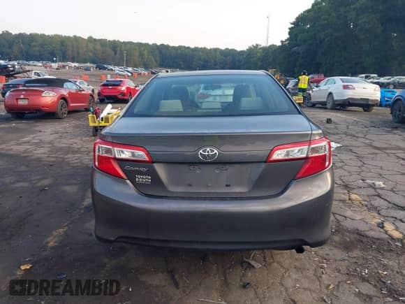 2014 Toyota Camry XLE with VIN 4T4BF1FK8ER359345, listed as a IAAI auction lot 43243044 with 225,932 mi miles and . Bid and sale history available at DreamBid. Image 16.
