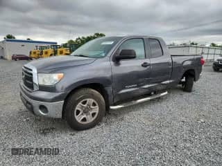 2013 Toyota Tundra z VIN 5TFUM5F10DX049473, wystawiony jako Copart lot #64551375 z przebiegiem Nie podano mil oraz Szkoda całkowita • Salvage title. Historia ofert i sprzedaży dostępna na DreamBid. Obrazek 1.