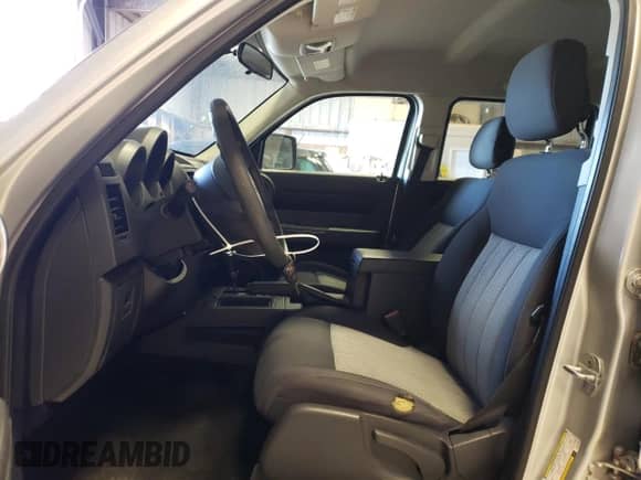 2010 Dodge Nitro Heat z VIN 1D4PT4GK8AW173741, wystawiony jako Copart lot #48310504 z przebiegiem 180 133 mil mil oraz Szkoda całkowita • Salvage title. Historia ofert i sprzedaży dostępna na DreamBid. Obrazek 7.