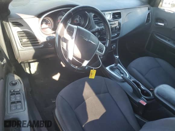 2014 Chrysler 200 Touring с VIN 1C3CCBBG7EN106809, выставлен на аукционе Copart как лот 86555725 с пробегом Не указан миль и Чистый • Clean title. История ставок и продаж доступна на DreamBid. Изображение 8.