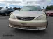2006 Toyota Camry LE z VIN 4T1BE32KX6U126390, wystawiony jako Copart lot #90284985 z przebiegiem 114 975 mil mil oraz Czysty tytuł • Clean title. Historia ofert i sprzedaży dostępna na DreamBid. Obrazek 5.