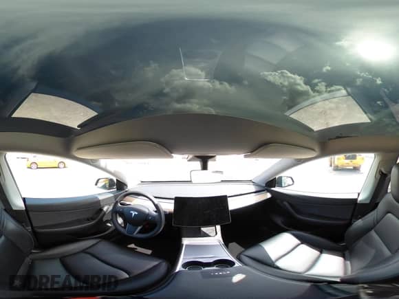 2021 Tesla Model Y Long Range с VIN 5YJYGAEE8MF207493, выставлен на аукционе IAAI как лот 43261396 с пробегом 49 440 миль миль и . История ставок и продаж доступна на DreamBid. Изображение 19.