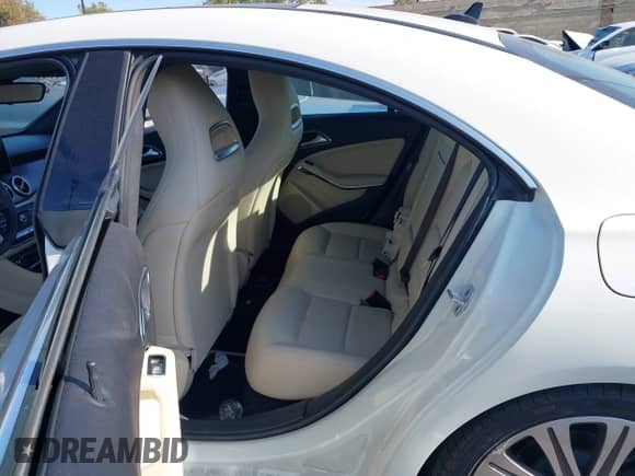 2018 Mercedes-Benz CLA 250 с VIN WDDSJ4EB0JN535959, выставлен на аукционе IAAI как лот 43050065 с пробегом 12 026 миль миль и . История ставок и продаж доступна на DreamBid. Изображение 8.