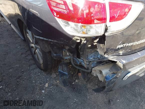 2016 Nissan Pathfinder Platinum with VIN 5N1AR2MMXGC607997, listed as a IAAI auction lot 43063920 with 164,097 mi miles and . Bid and sale history available at DreamBid. Image 6.