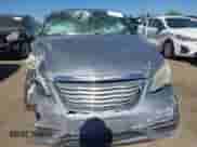 2014 Chrysler 200 LX с VIN 1C3CCBAB8EN237320, выставлен на аукционе IAAI как лот 43551760 с пробегом 130 648 миль миль и . История ставок и продаж доступна на DreamBid. Изображение 12.