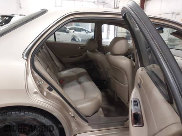 2001 Honda Accord EX с VIN 1HGCG16501A076753, выставлен на аукционе IAAI как лот 43313147 с пробегом 236 122 миль миль и . История ставок и продаж доступна на DreamBid. Изображение 8.