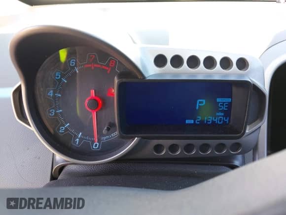 2013 Chevrolet Sonic с VIN 1G1JE6SG8D4170343, выставлен на аукционе IAAI как лот 42863124 с пробегом 213 204 миль миль и . История ставок и продаж доступна на DreamBid. Изображение 15.