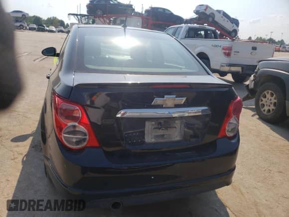 2014 Chevrolet Sonic RS z VIN 1G1JG5SB2E4233026, wystawiony jako Copart lot #65423214 z przebiegiem 78 118 mil mil oraz Szkoda całkowita • Salvage title. Historia ofert i sprzedaży dostępna na DreamBid. Obrazek 6.