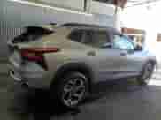2025 Chevrolet Trax LT с VIN KL77LHEP9SC260292, выставлен на аукционе Copart как лот 84428115 с пробегом 6 867 миль миль и На запчасти • Non repairable. История ставок и продаж доступна на DreamBid. Изображение 3.