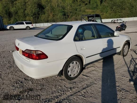 1999 Honda Accord LX с VIN JHMCG5646XC004173, выставлен на аукционе Copart как лот 81914455 с пробегом 240 577 миль миль и Списание • Salvage title. История ставок и продаж доступна на DreamBid. Изображение 3.