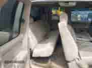 2002 Chevrolet Silverado 2500HD LT с VIN 1GCHK29172E158362, выставлен на аукционе IAAI как лот 42862931 с пробегом 261 133 миль миль и . История ставок и продаж доступна на DreamBid. Изображение 8.