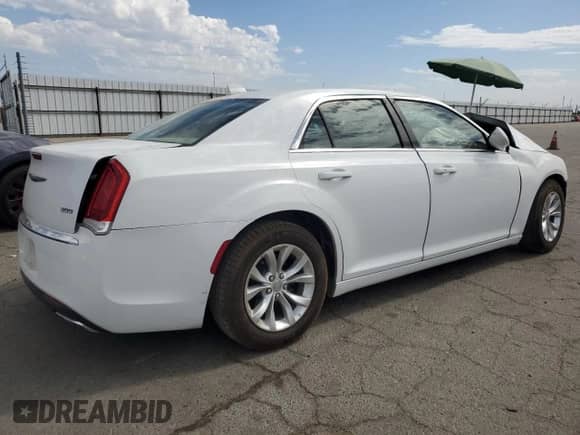 2015 Chrysler 300 Limited с VIN 2C3CCAAG4FH785976, выставлен на аукционе Copart как лот 81749135 с пробегом Не указан миль и На запчасти • Non repairable. История ставок и продаж доступна на DreamBid. Изображение 3.