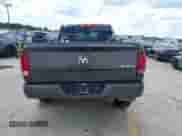 2018 Ram 1500 Express z VIN 1C6RR7FG3JS295943, wystawiony jako IAAI lot #41906550 z przebiegiem 89 332 mil mil oraz . Historia ofert i sprzedaży dostępna na DreamBid. Obrazek 17.