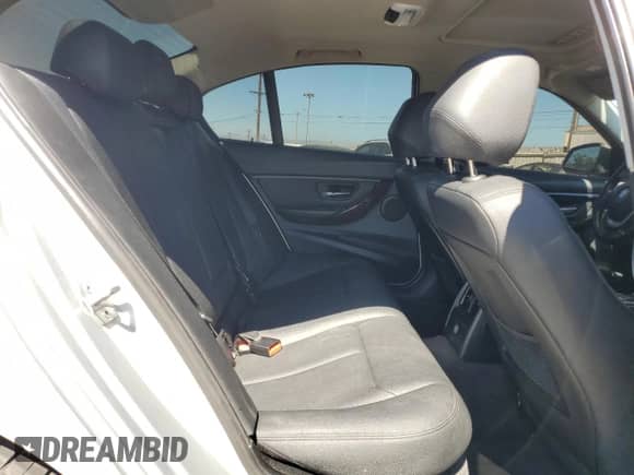 2015 BMW 3 Series 328i с VIN WBA3C1C55FP851743, выставлен на аукционе Copart как лот 80019625 с пробегом 92 293 миль миль и Списание • Salvage title. История ставок и продаж доступна на DreamBid. Изображение 10.