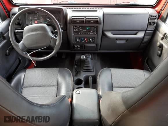 2000 Jeep Wrangler SE with VIN 1J4FA29P8YP711686, listed as a Copart auction lot 68999455 with 100,108 mi miles and Salvage title. Bid and sale history available at DreamBid. Image 8.